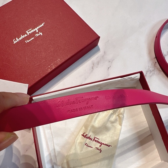 Salvatore ferragamo new with tag belt, made in Italy, size 90, come with box - Picture 2 of 7